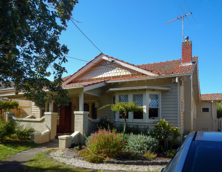 Californian Bungalow in Ivanhoe with the Original Street Appeal - Front View Before