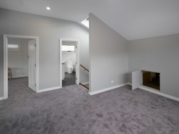 Californian Bungalow in Ivanhoe with the Original Street Appeal - Upstairs Lounge