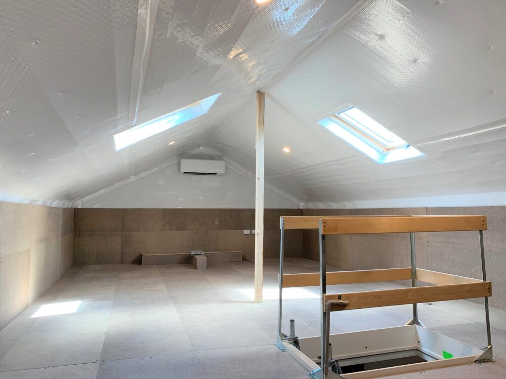 Dustproof attic storage space